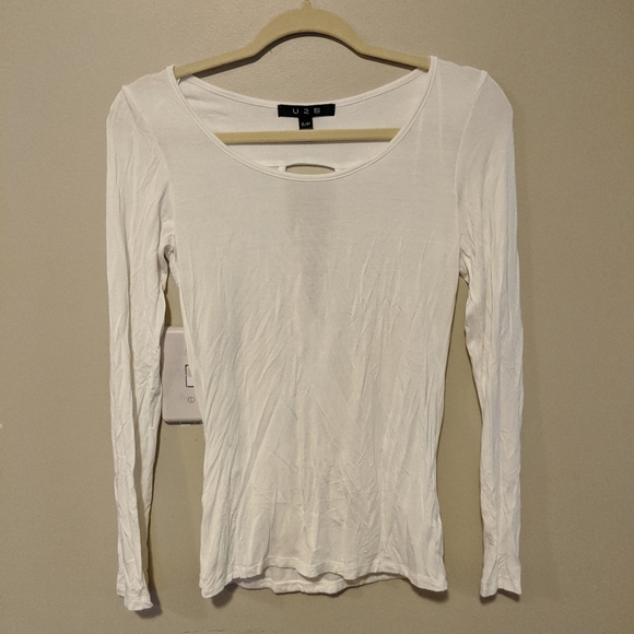 🌈10/$15🌈Gorgeous cutout white top - Picture 5 of 7